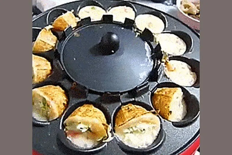 Self-Turning Takoyaki Machine