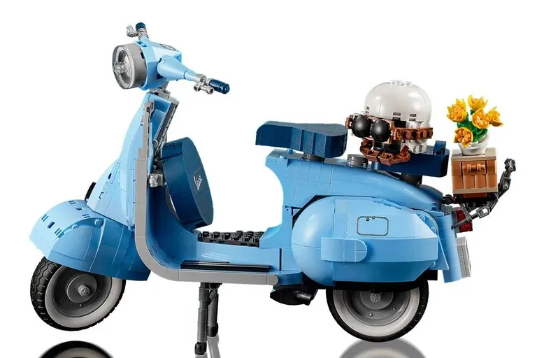 LEGO Vespa 125 Scooter