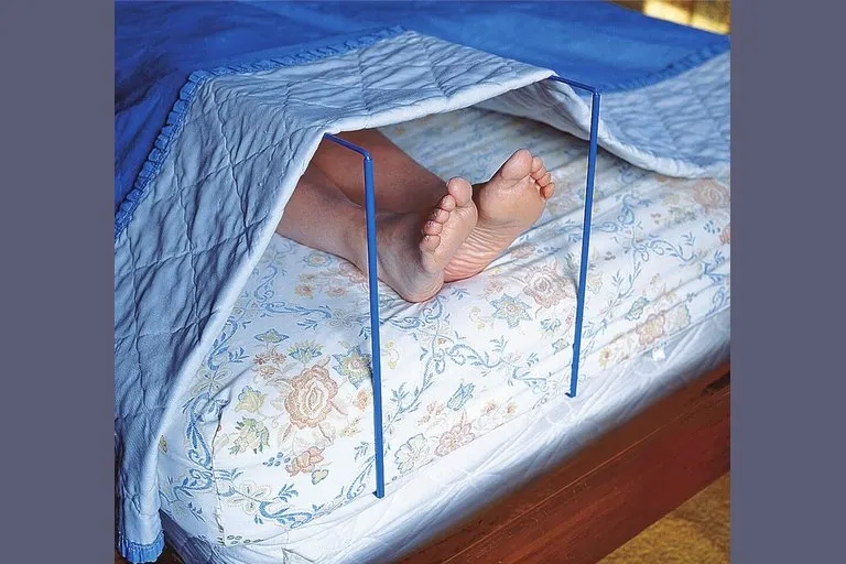 Blanket Lift Bar