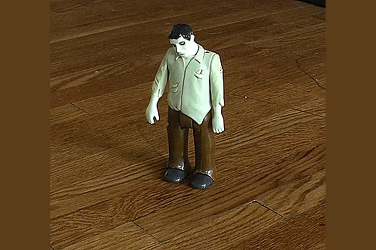 Remote-Controlled Walking Zombie Desktop Toy