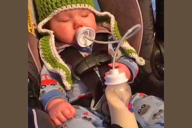 Podee Hands-Free Baby Bottle Feeder System