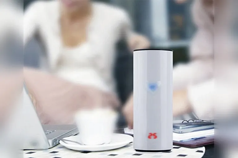 Insulated Mug with LED Temperature Readout