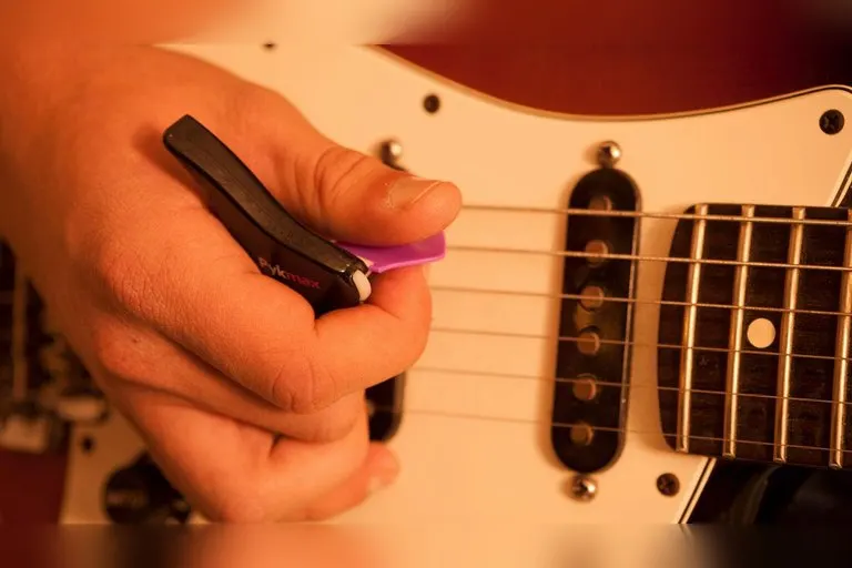 Pykmax Ergonomic Guitar Pick