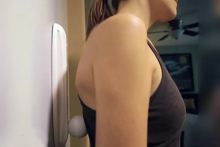 Mysseuse Wall-Mounted Self-Massager & Towel Hook