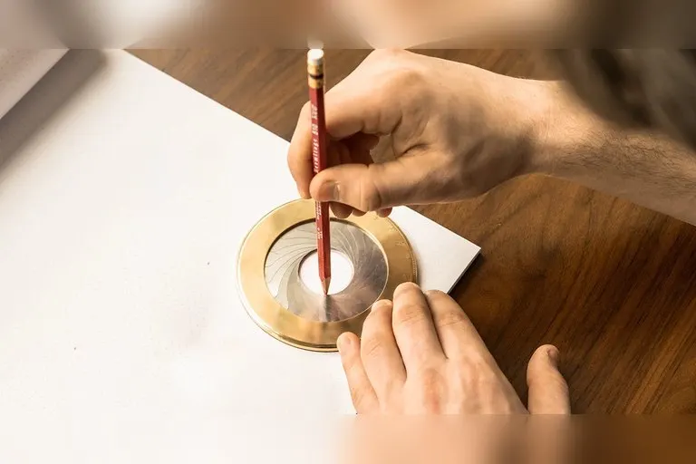 Makers Cabinet Iris Drawing Instrument