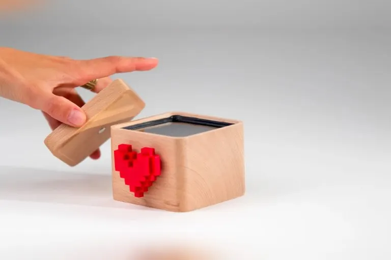 Lovebox Connected Love Note Messenger