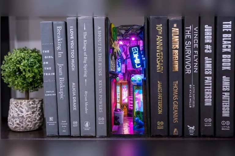 Cyberpunk Mini Alley Booknook