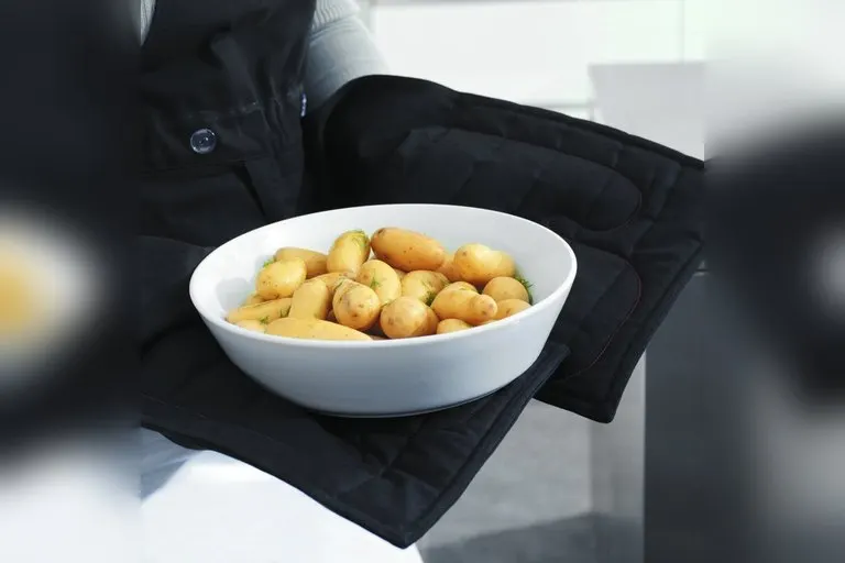 Apron with Built-in Oven Gloves