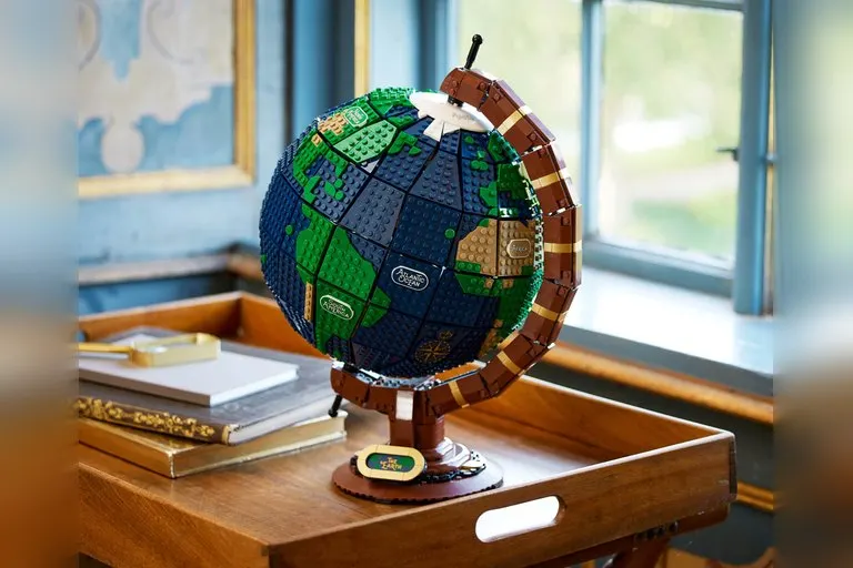 LEGO Ideas Vintage Earth Globe