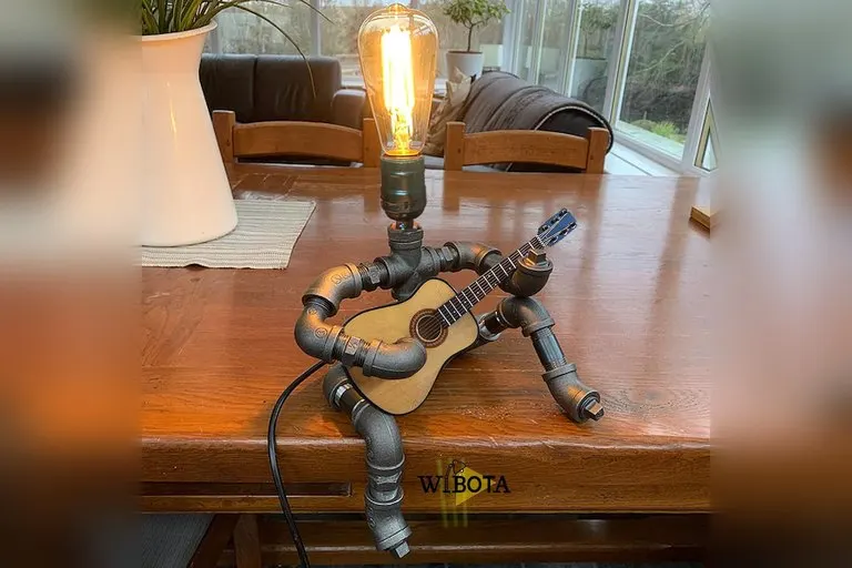 Sitting Pipe Robot Lamp