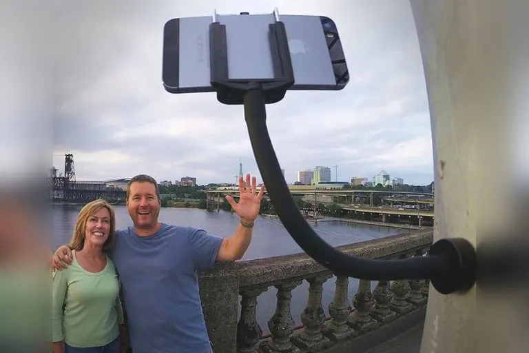 GripSnap Flexible Magnetic Monopod